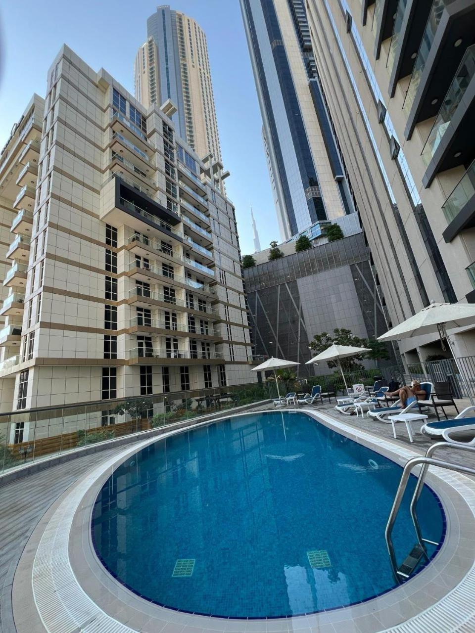 Downtown Holiday'S - 1 Min To Dubai Mall & Burj Khalifa Hostel Exterior foto